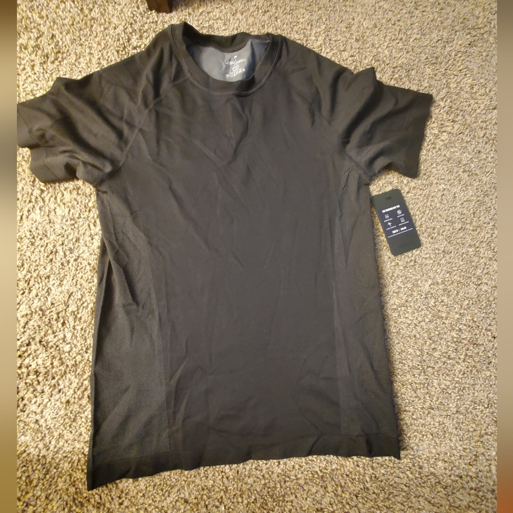 Fabletics Training Day Tee. Medium